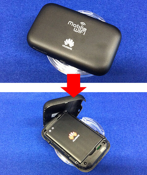 説明図：モバイルWi-Fiの背面カバー取り外し位置